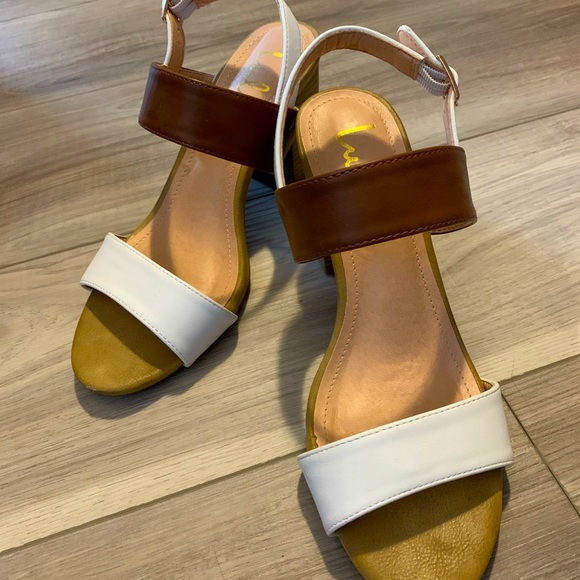 White and Natural high heeled sandals. - Picture 2 of 4